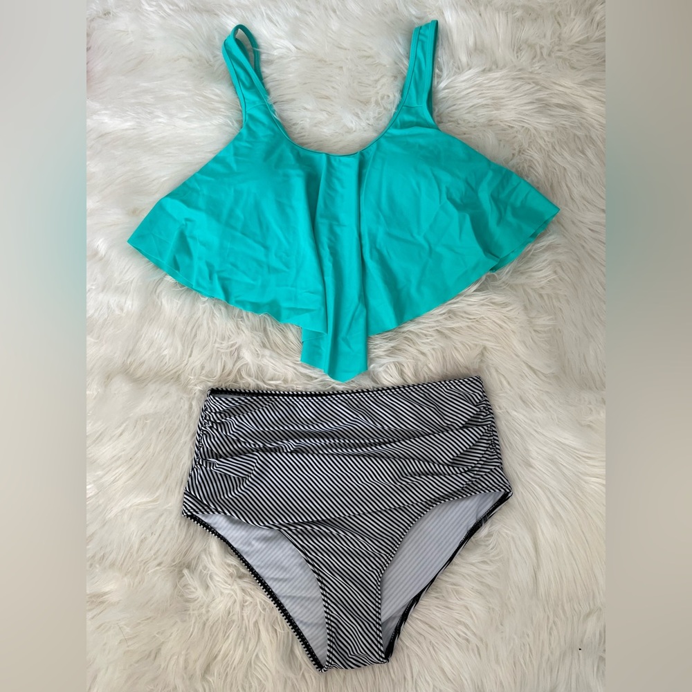 High waisted two piece bikini swimsuit. Teal and black size XL